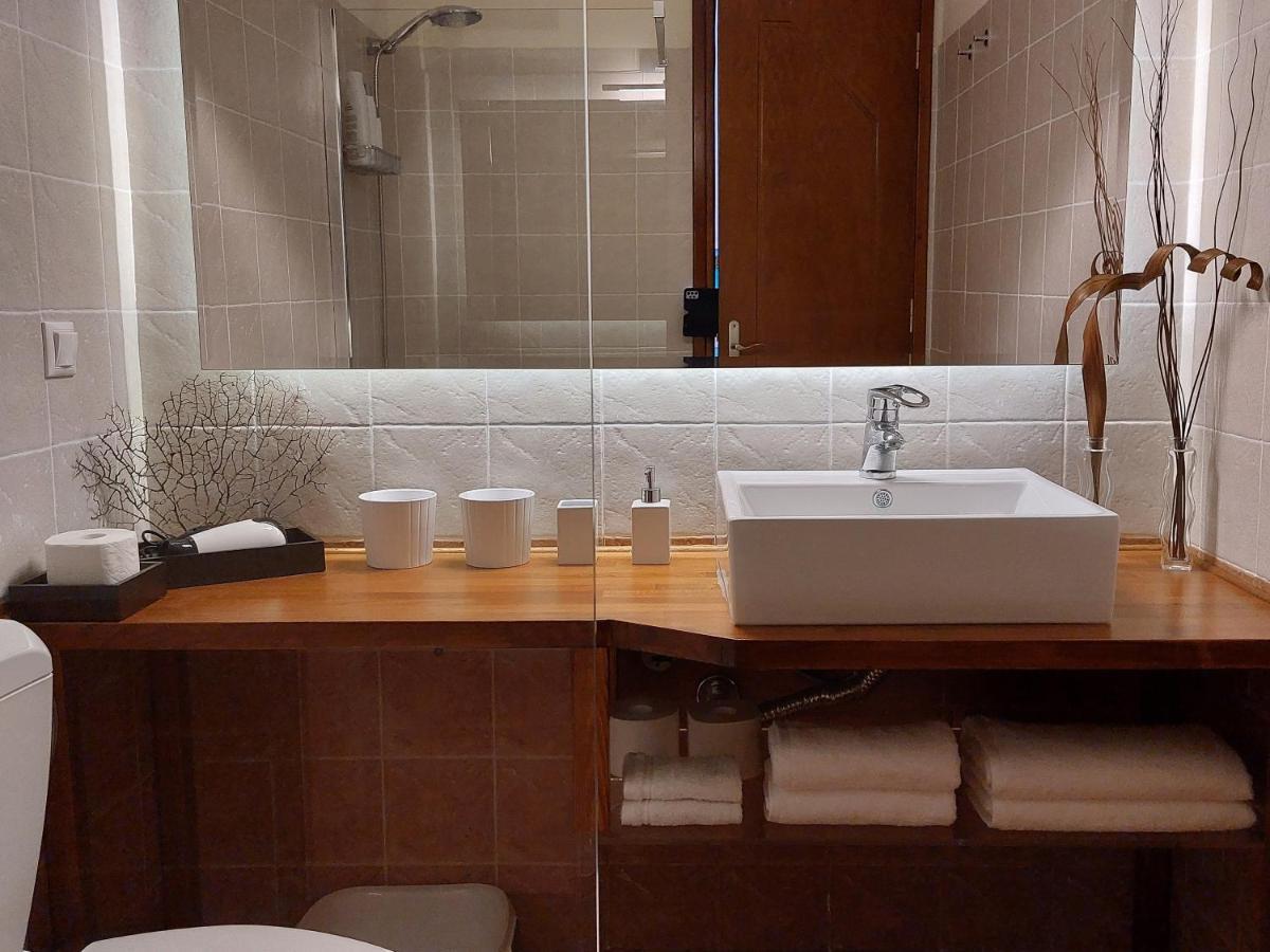 Horizon Studios With Sea View - Free Parking غلوسا المظهر الخارجي الصورة