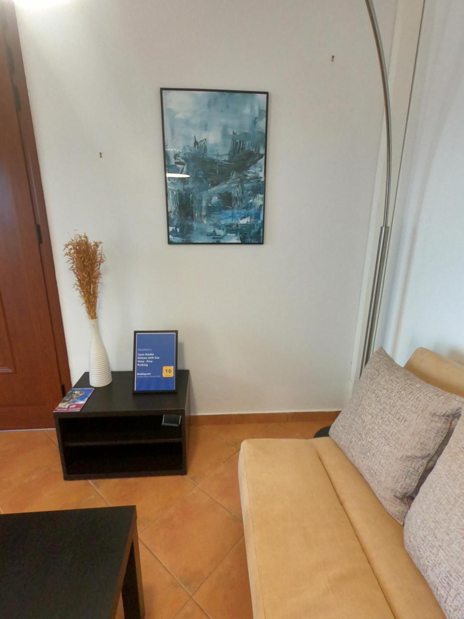 Horizon Studios With Sea View - Free Parking غلوسا المظهر الخارجي الصورة
